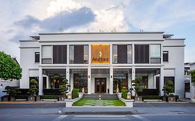 Aruntara Riverside Boutique Hotel